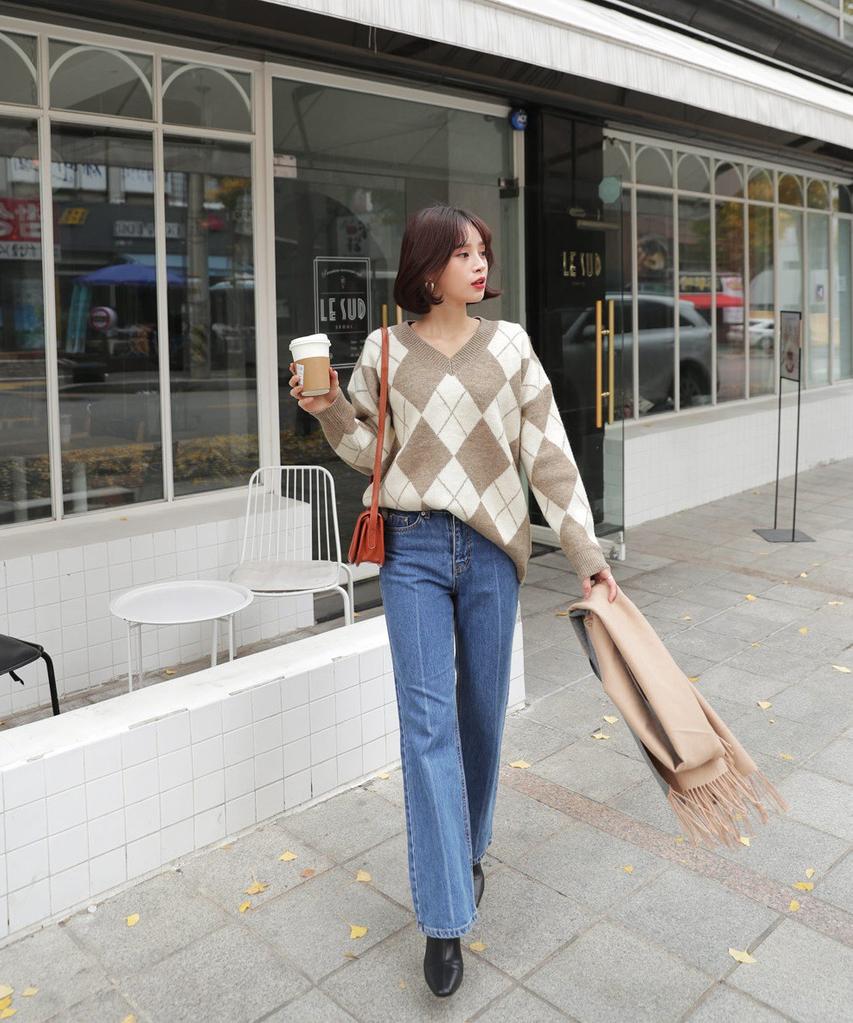 Cách phối đồ với áo len dáng rộng