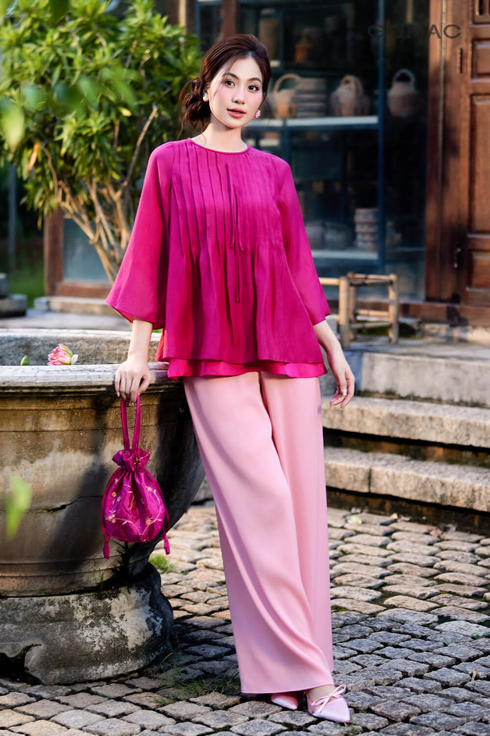 Áo hồng phối đồ