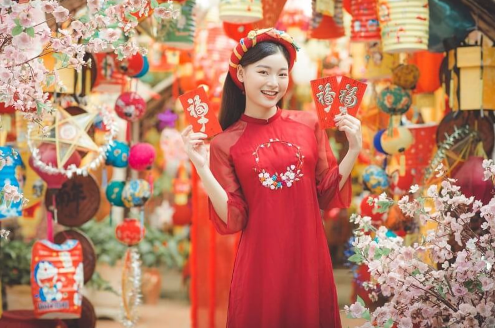 Mùng 1 Tết Mặc Màu Gì? 5+ Màu Sắc May Mắn Hút Tài Lộc 1 Mùng 1 Tết mặc màu gì cho may mắn