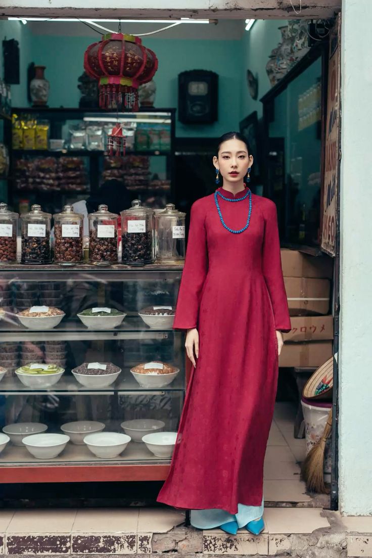 Áo dài đỏ phối quần màu gì đẹp nhất