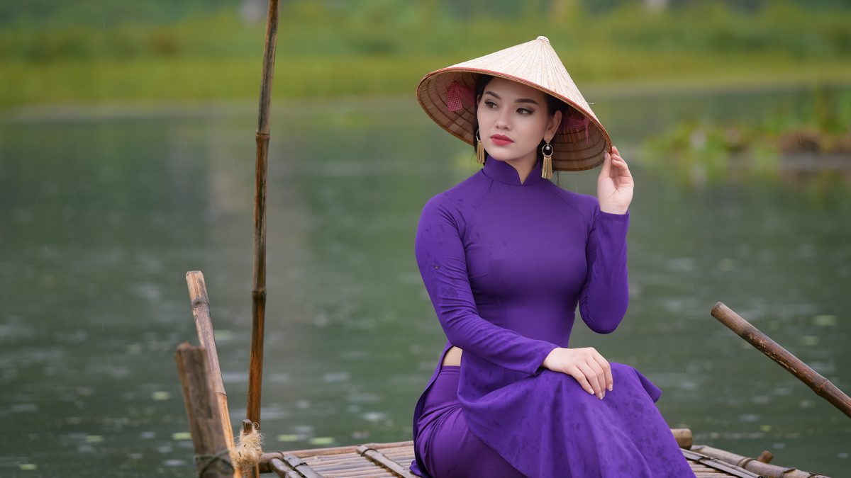 Áo Dài Tím Phối Quần Màu Gì? 7+ Gợi Ý Cực Thời Thượng 2 Áo dài màu tím phối với quần màu gì