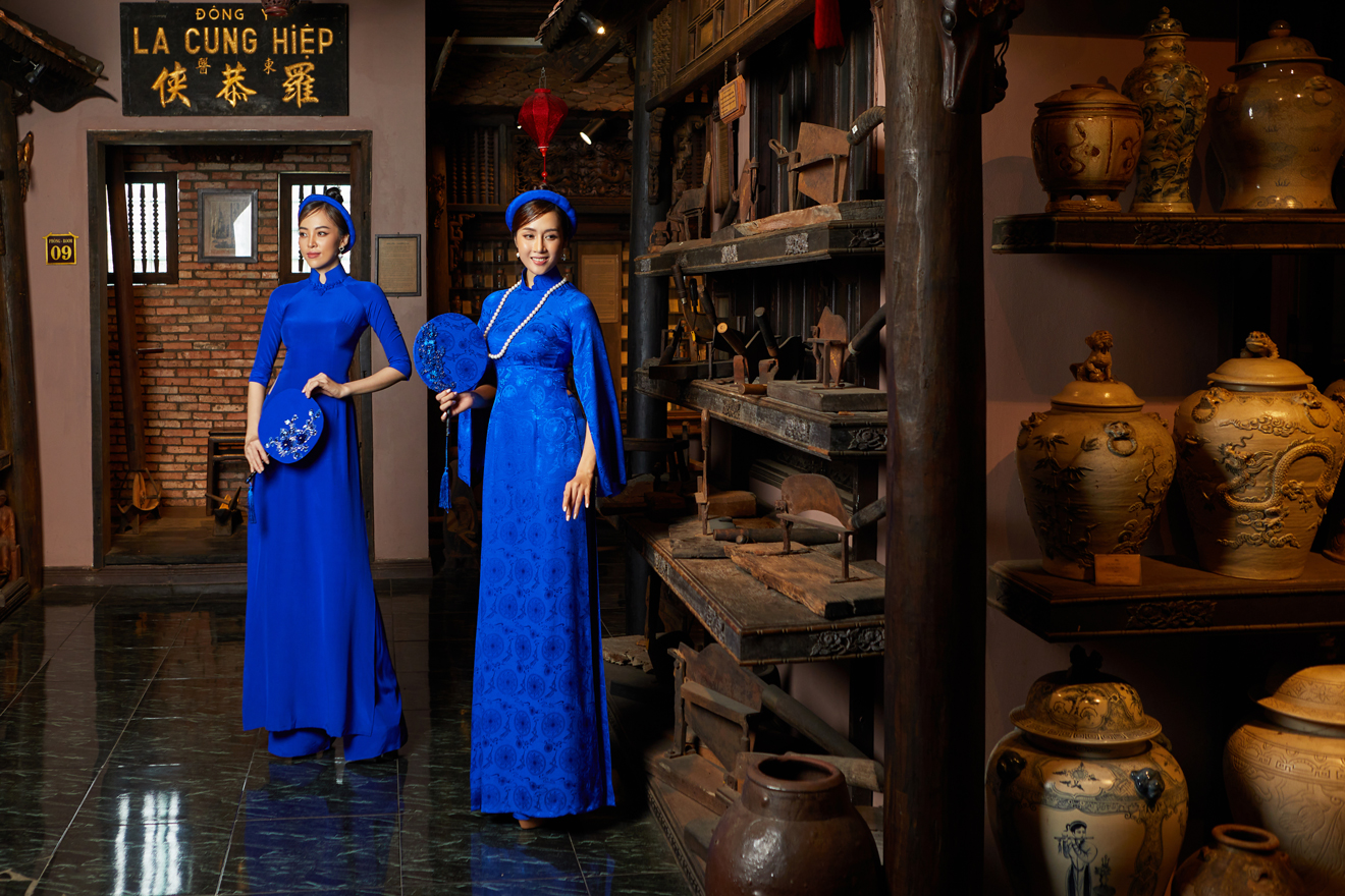 Áo dài xanh ngọc phối với quần màu gì để tôn dáng sáng da? 2 Áo dài xanh ngọc phối với quần màu gì