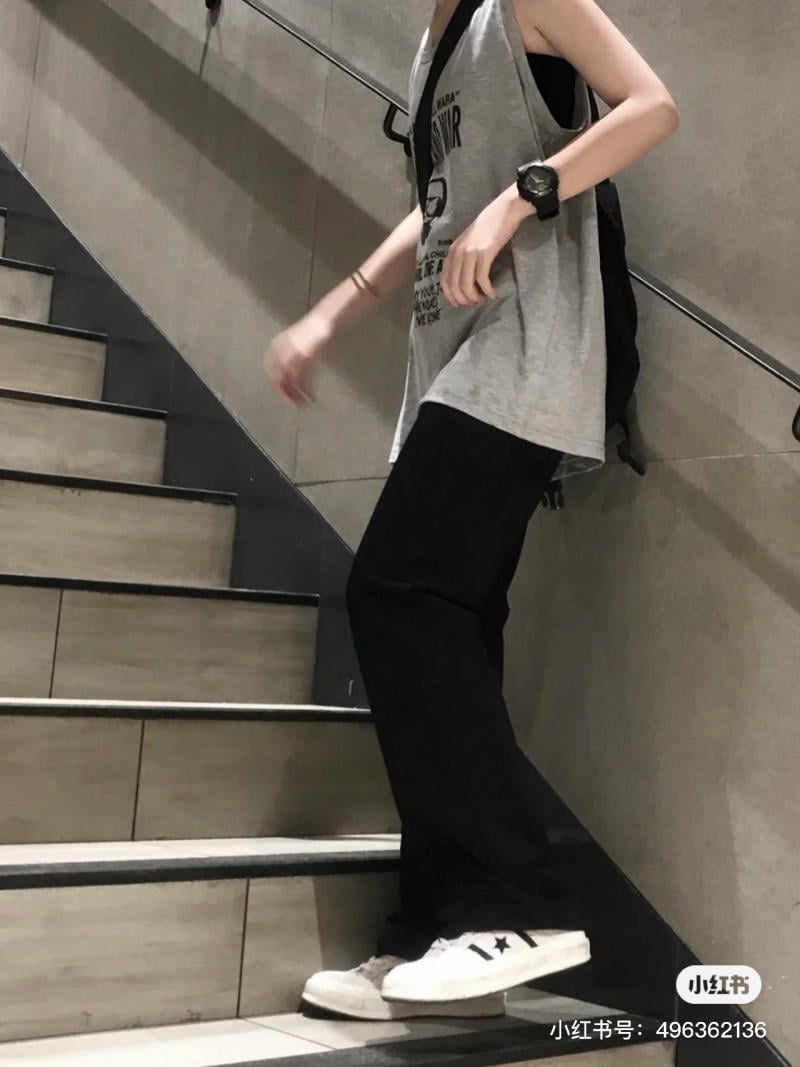 Bật Mí 15+ Cách Mix Áo Tank Top Nữ Hack Dáng & Sành Điệu 2 Mix áo tank top nữ với quần jeans