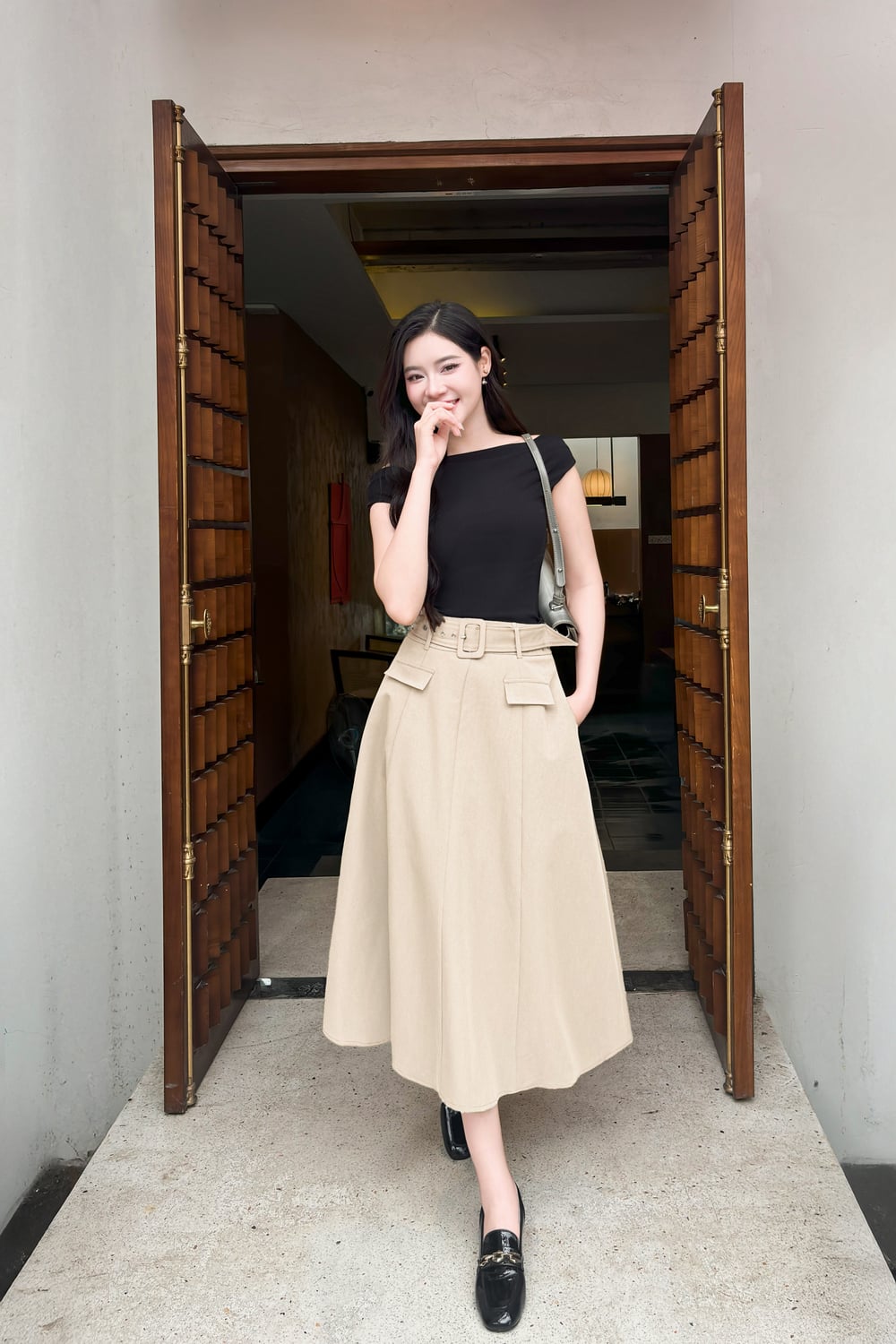 15+ Cách Phối Đồ Với Chân Váy Màu Be Sành Điệu 2 cách phối chân váy màu be công sở