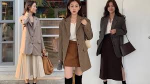 Phối áo blazer với chân váy dài thanh lịch