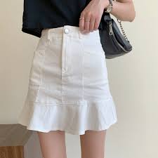 Phối đồ với chân váy đuôi cá đi tiệc