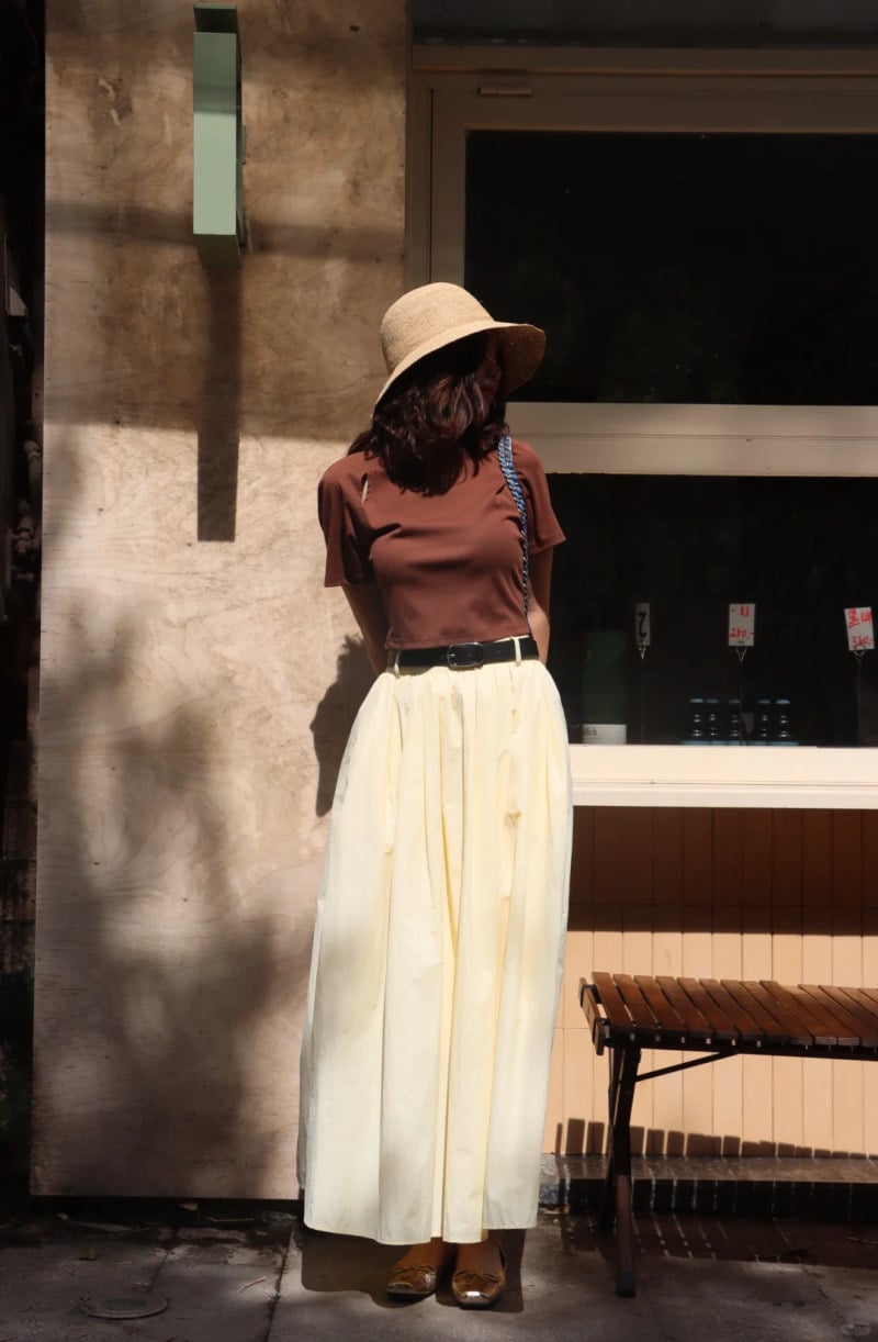 15+ Cách Phối Đồ Với Chân Váy Màu Be Sành Điệu 3 phối đồ với chân váy màu be và blazer