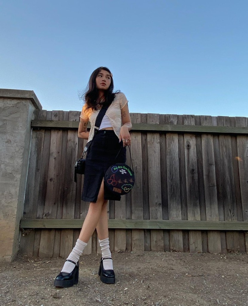 Bí Kíp Giày Mary Jane Phối Đồ Chuẩn Mọi Phong Cách 2 Cách phối đồ với giày mary jane và tất