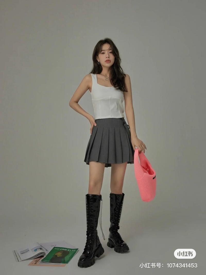 Áo sát nách kết hợp chân váy chữ A