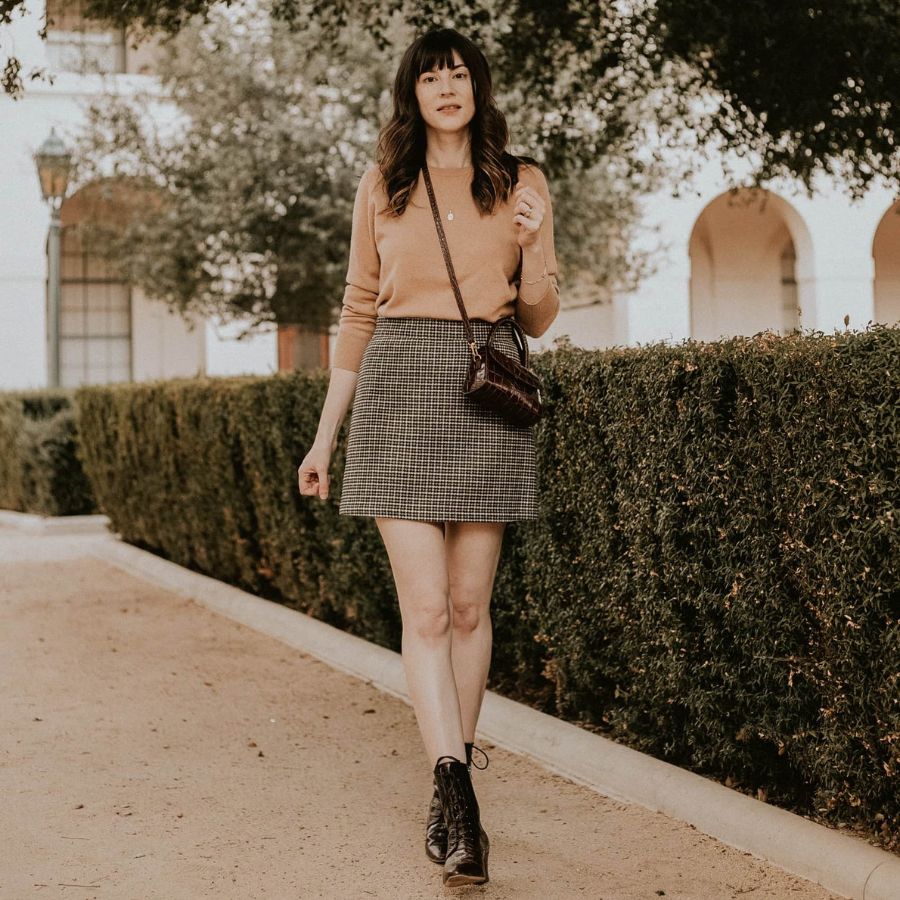 Cách phối đồ với áo hoodie nữ