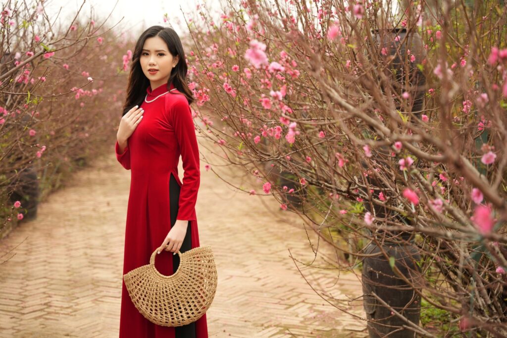 Chọn kiểu áo dài che khuyết điểm tinh tế