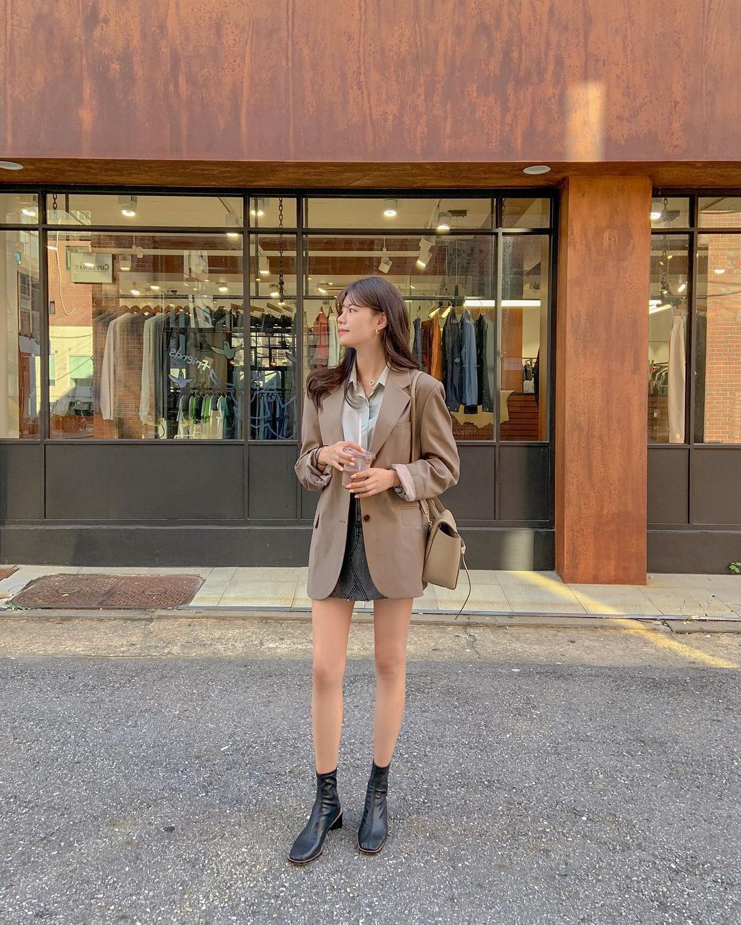 Mix blazer với váy theo phong cách Hàn Quốc