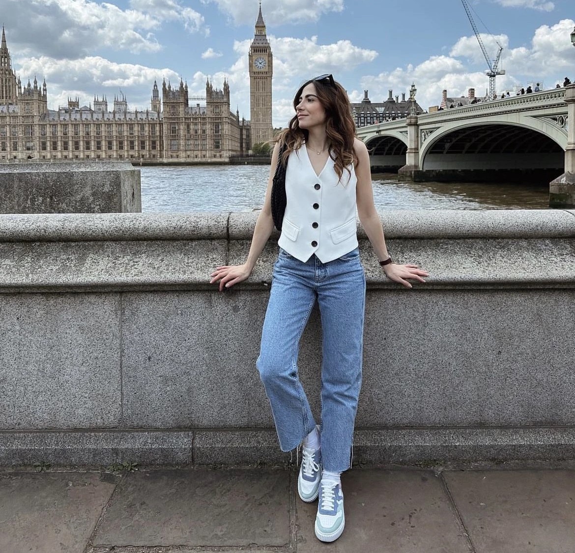 Phối đồ với áo khoác gile nữ bò
