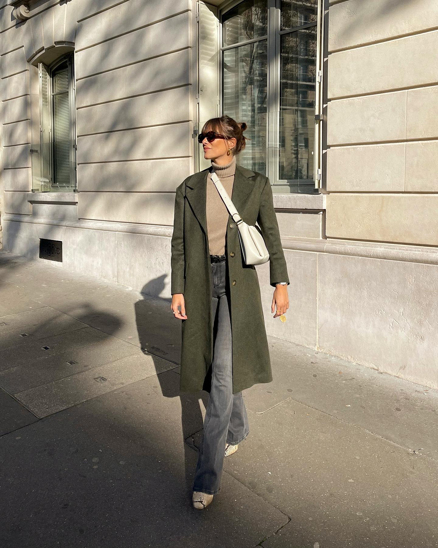 Phối đồ với áo khoác da nữ phong cách street style