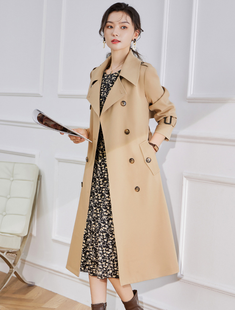 Cách phối áo măng tô dài với váy liền