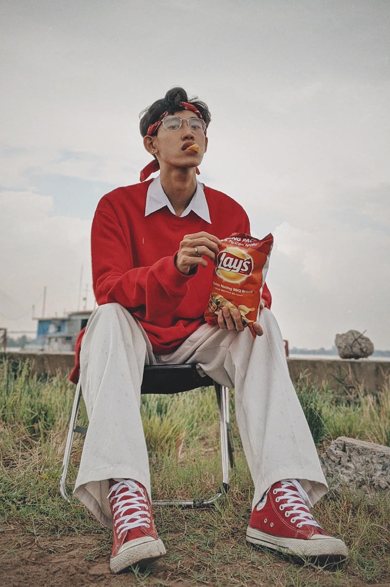 áo sweater mặc với chân váy chữ a