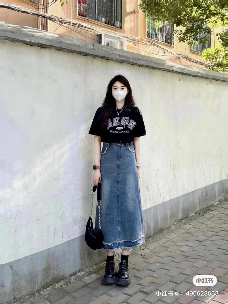 Chân váy jean dài phối với áo gì