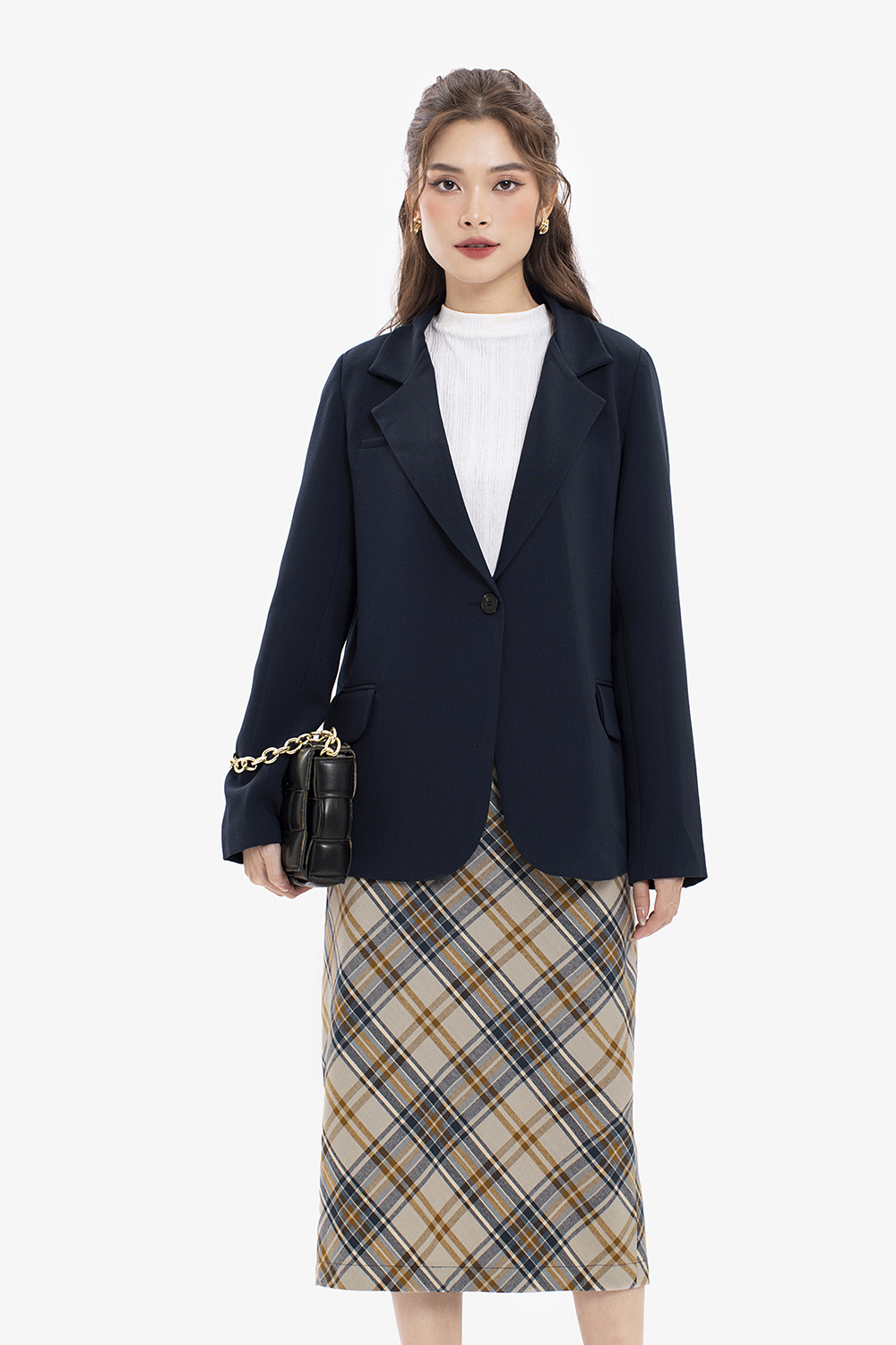 Cách chọn blazer để mix với váy