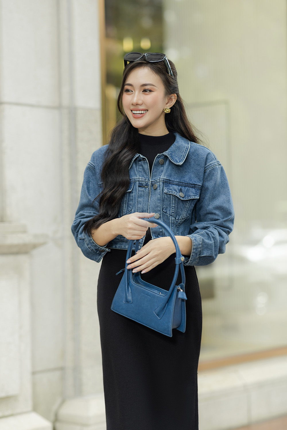 phối đồ với áo khoác jean lửng nữ