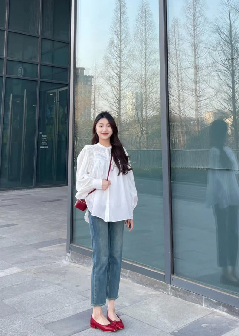 Phối đồ với áo sơ mi tay dài nữ và quần jean