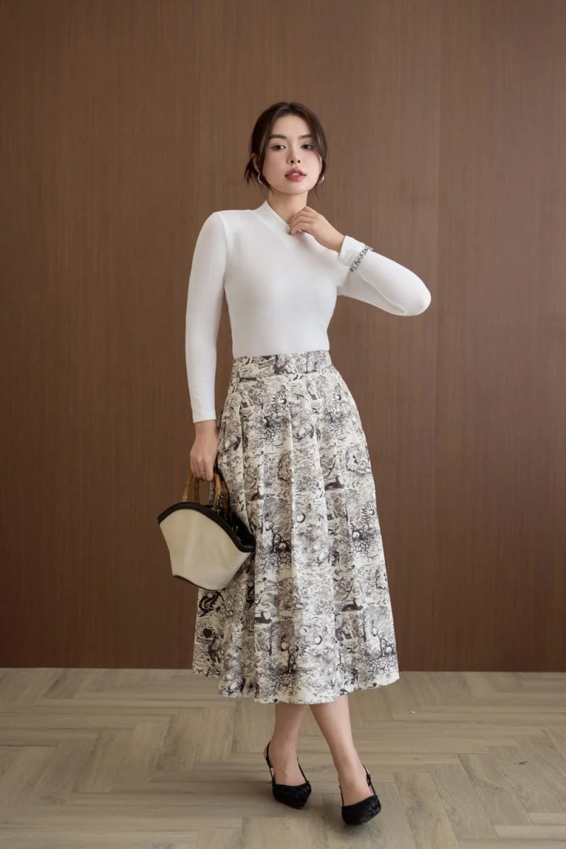 Phối đồ với áo thun tay dài nữ và chân váy