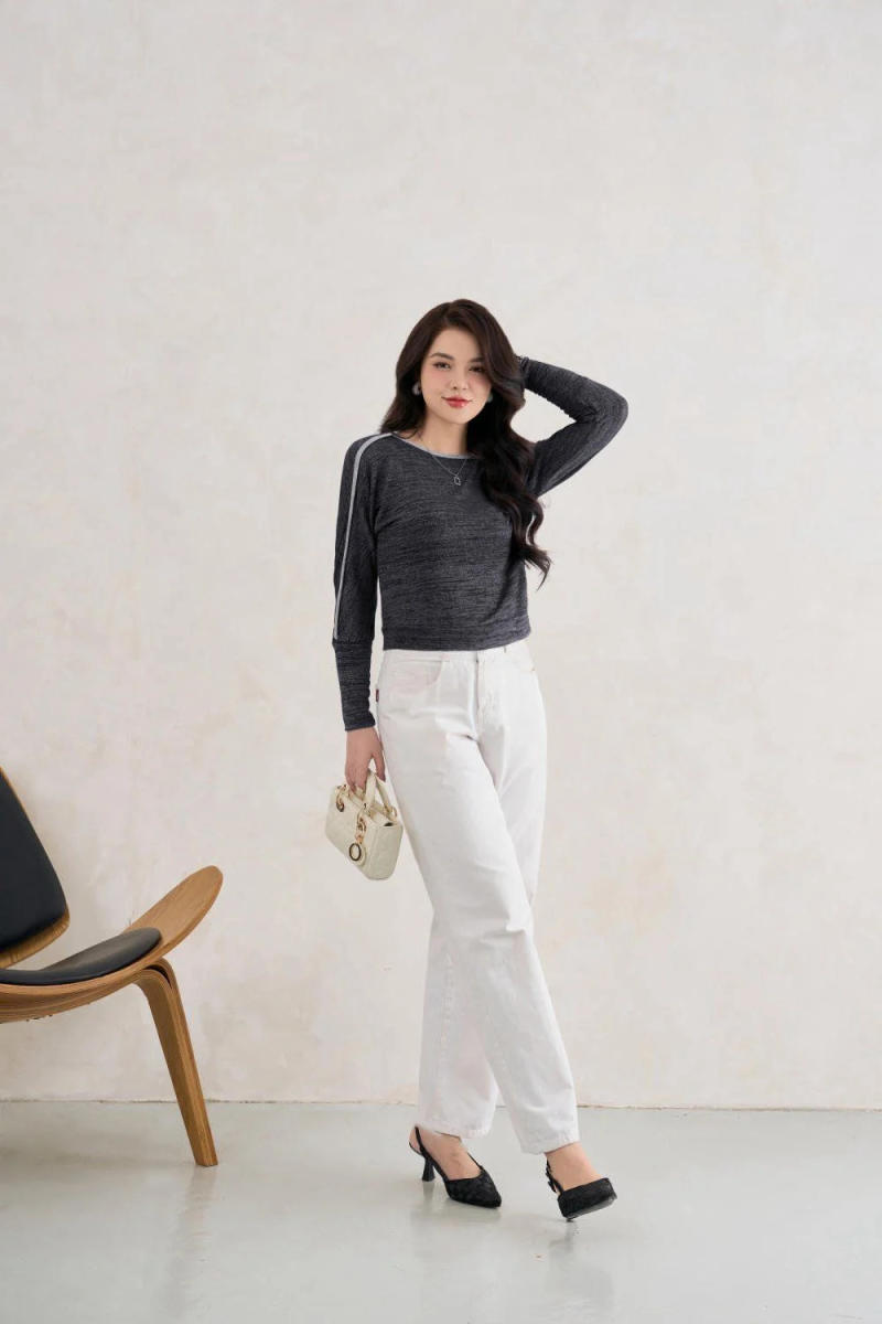 Outfit áo thun dài tay và quần short nữ