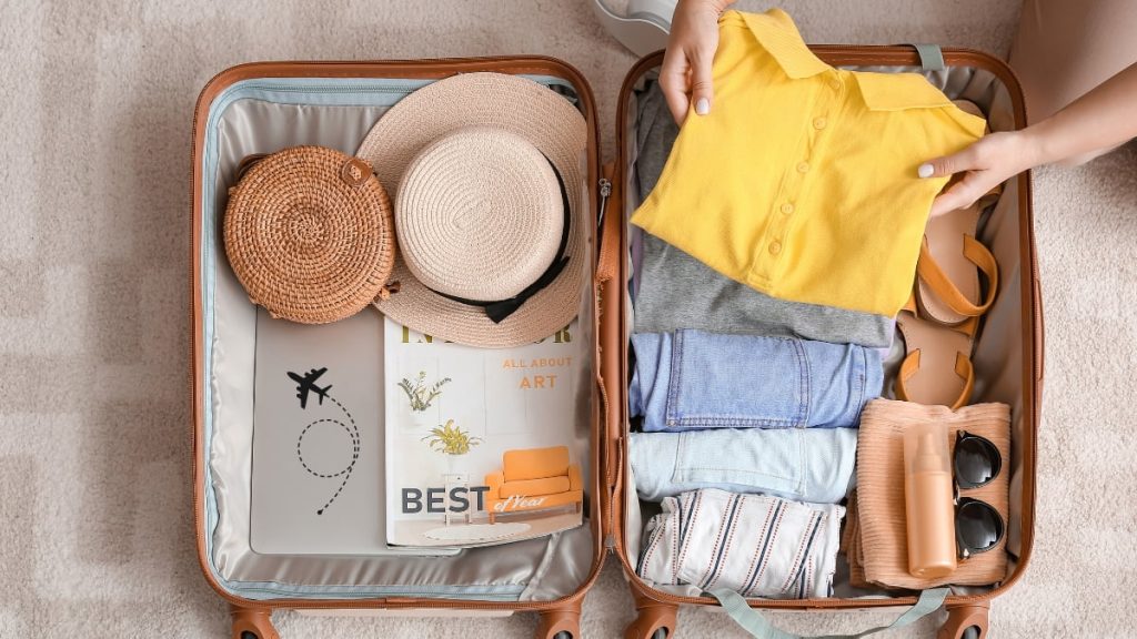 cach gap quan ao di du lich khong bi nhan thumbnail