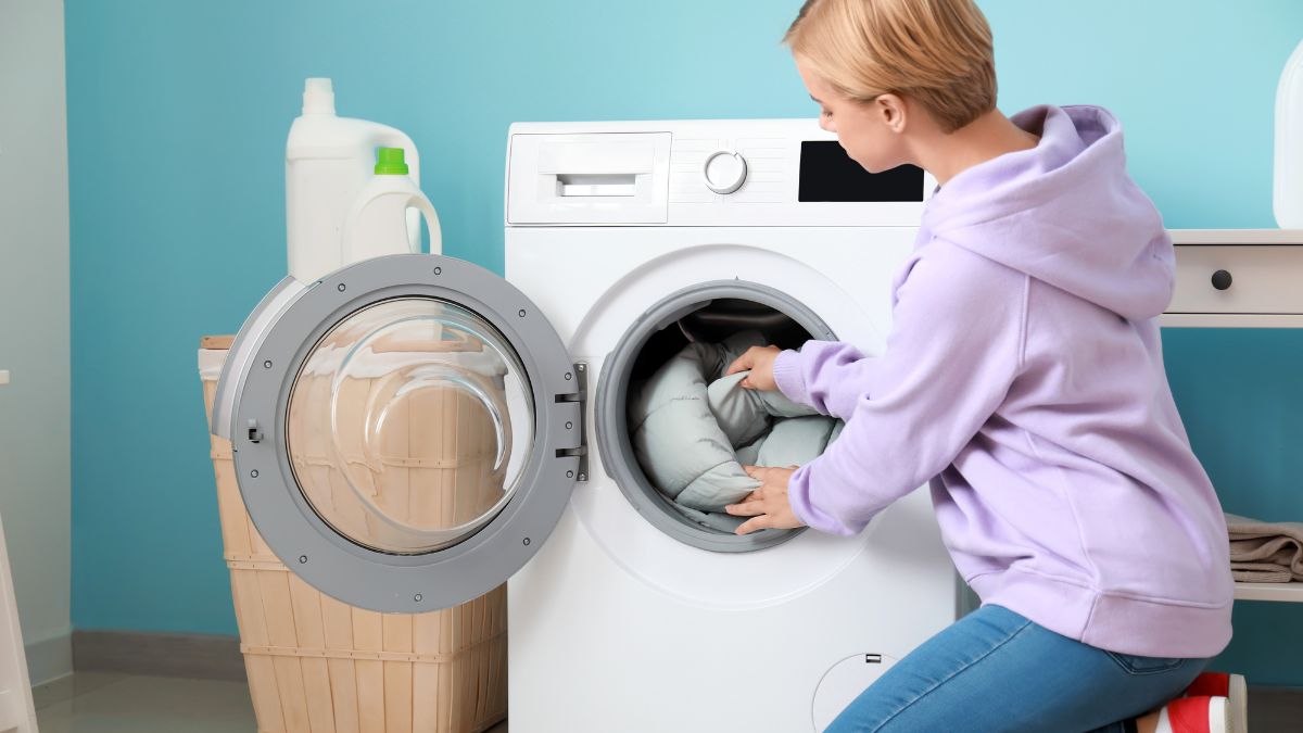 Áo phao giặt máy được không? 9 bước giặt không vón cục 4 mẹo giặt áo phao không bị vón cục