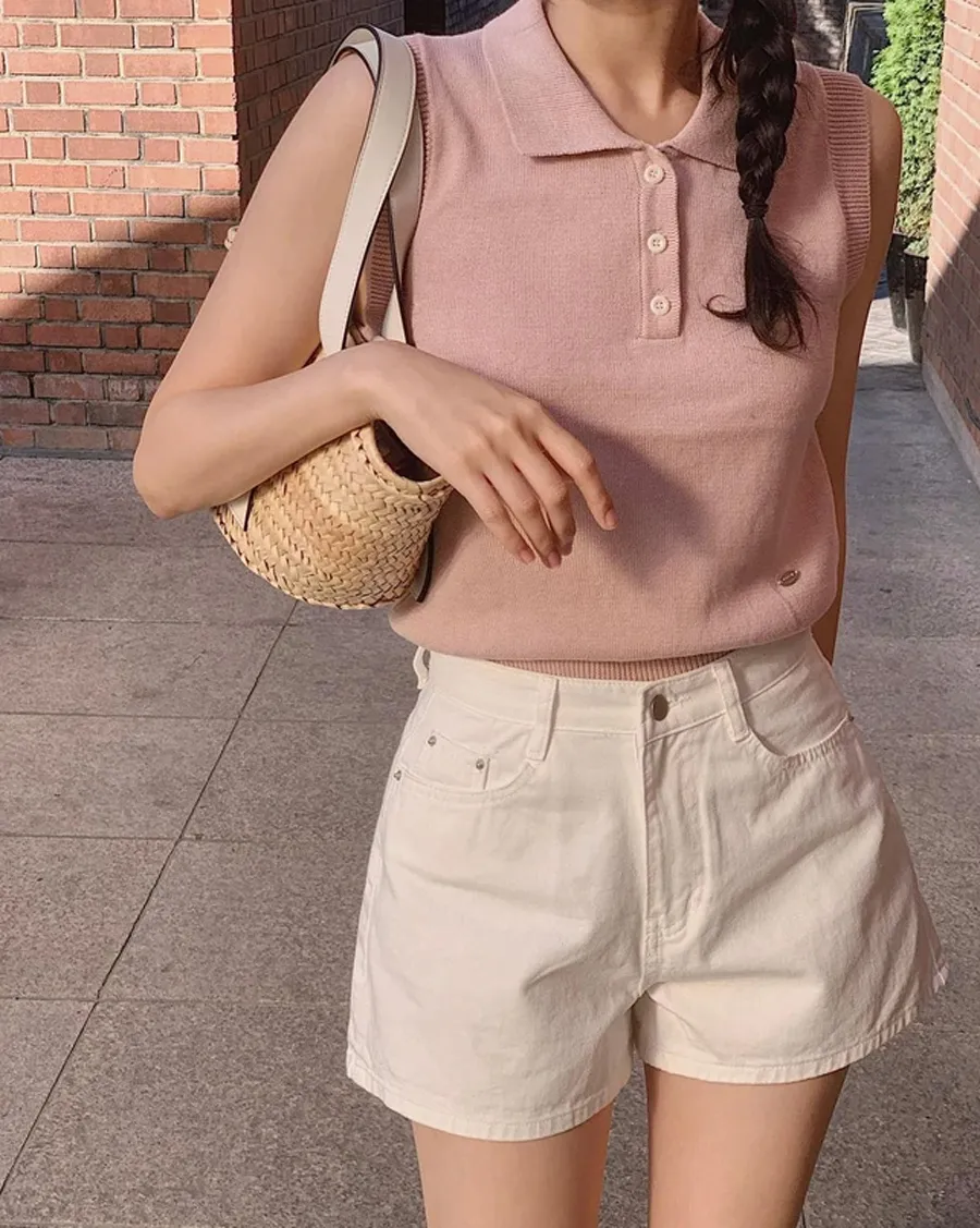 Phụ kiện phối cùng quần short trắng