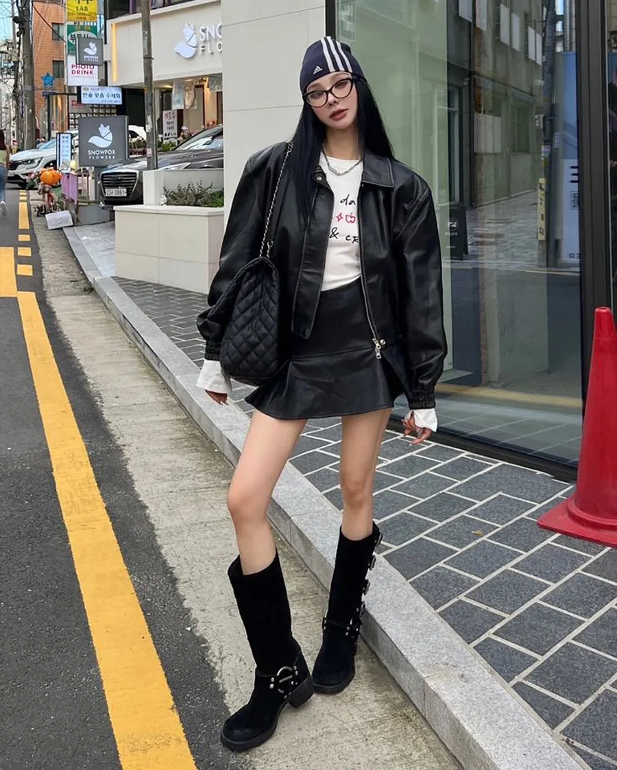 Phối đồ với áo khoác da nữ phong cách all-black