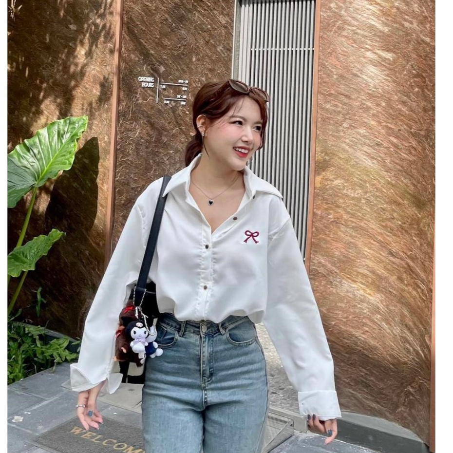 Phối đồ với áo sơ mi form rộng và chân váy chữ A