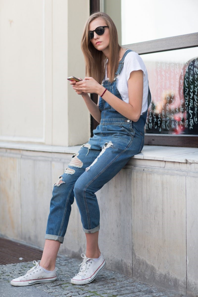 Phối đồ với giày converse cổ cao và quần short