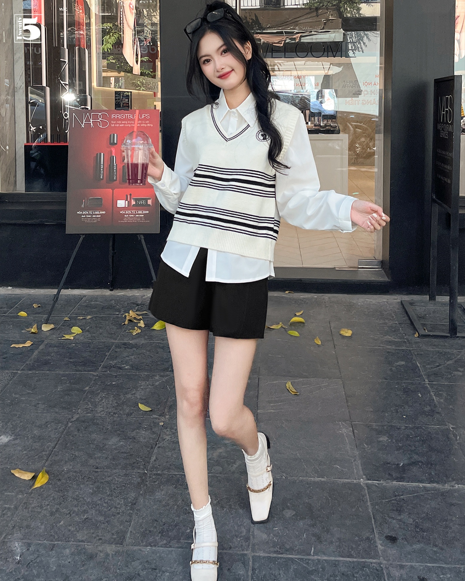 mặc hoodie với quần short