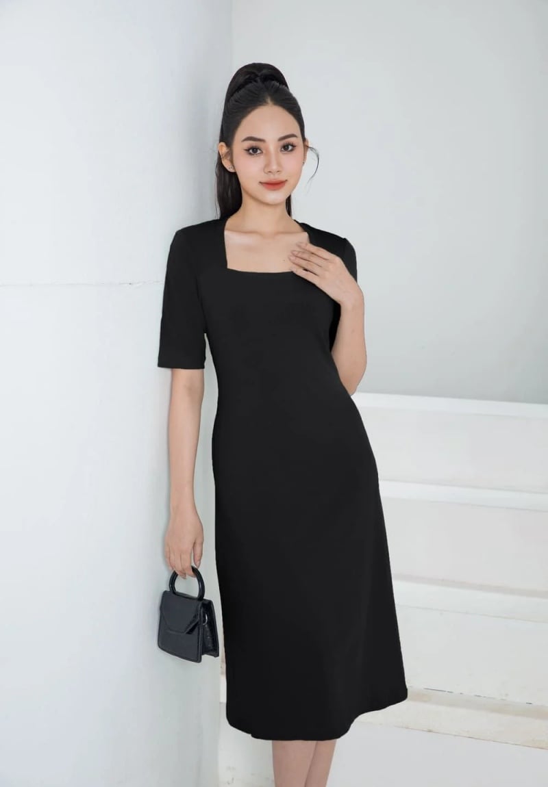 10+ Cách Phối Phụ Kiện Với Đầm Đen Sang Trọng Tinh Tế 2 Phối vòng cổ ngọc trai với đầm đen
