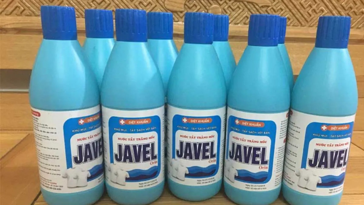 Hướng dẫn tẩy vết lem màu trên áo trắng