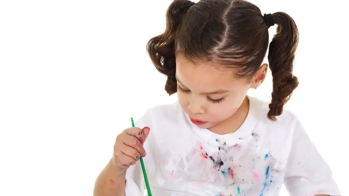 Mẹo tẩy áo trắng bị dính màu