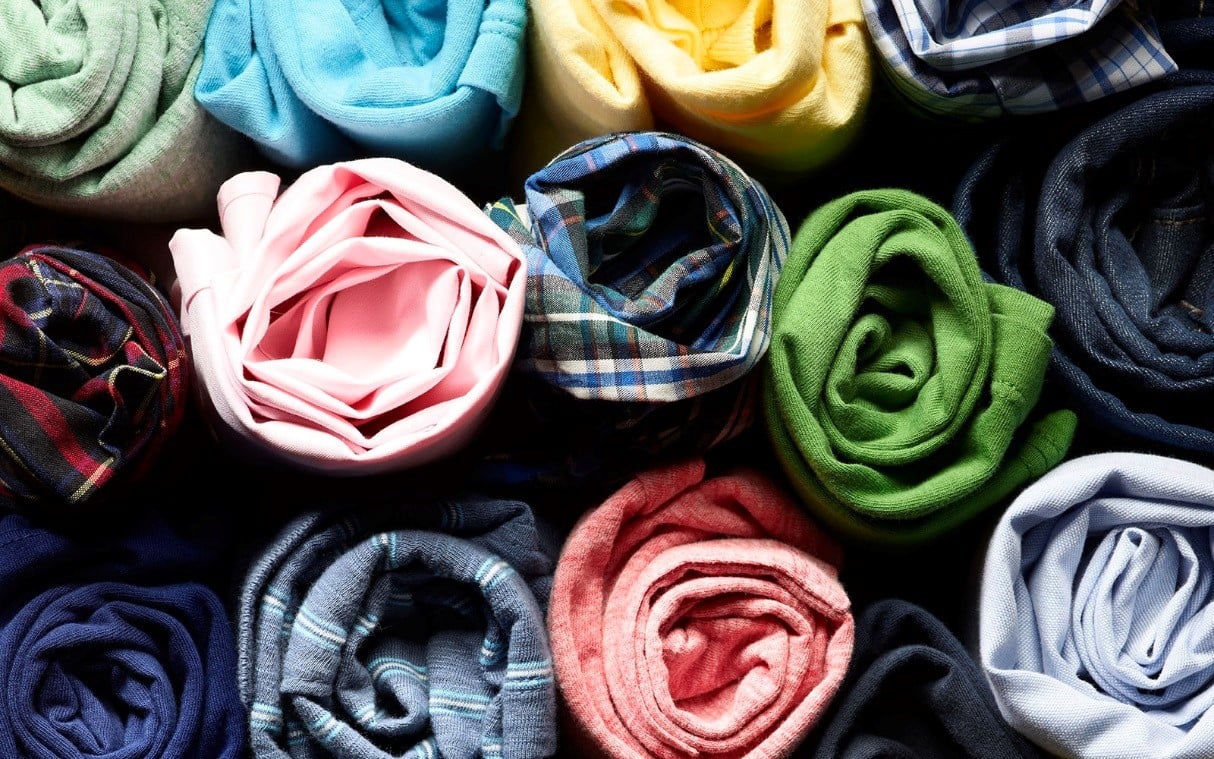 cách cuộn áo sơ mi không nhăn