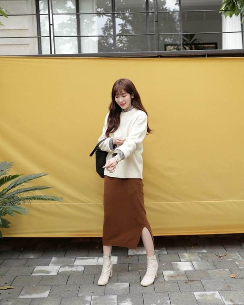 15+ Cách Phối Đồ Với Váy Len Body Dài Sành Điệu Tôn Dáng 2 Váy len body dài mặc với áo khoác trench coat
