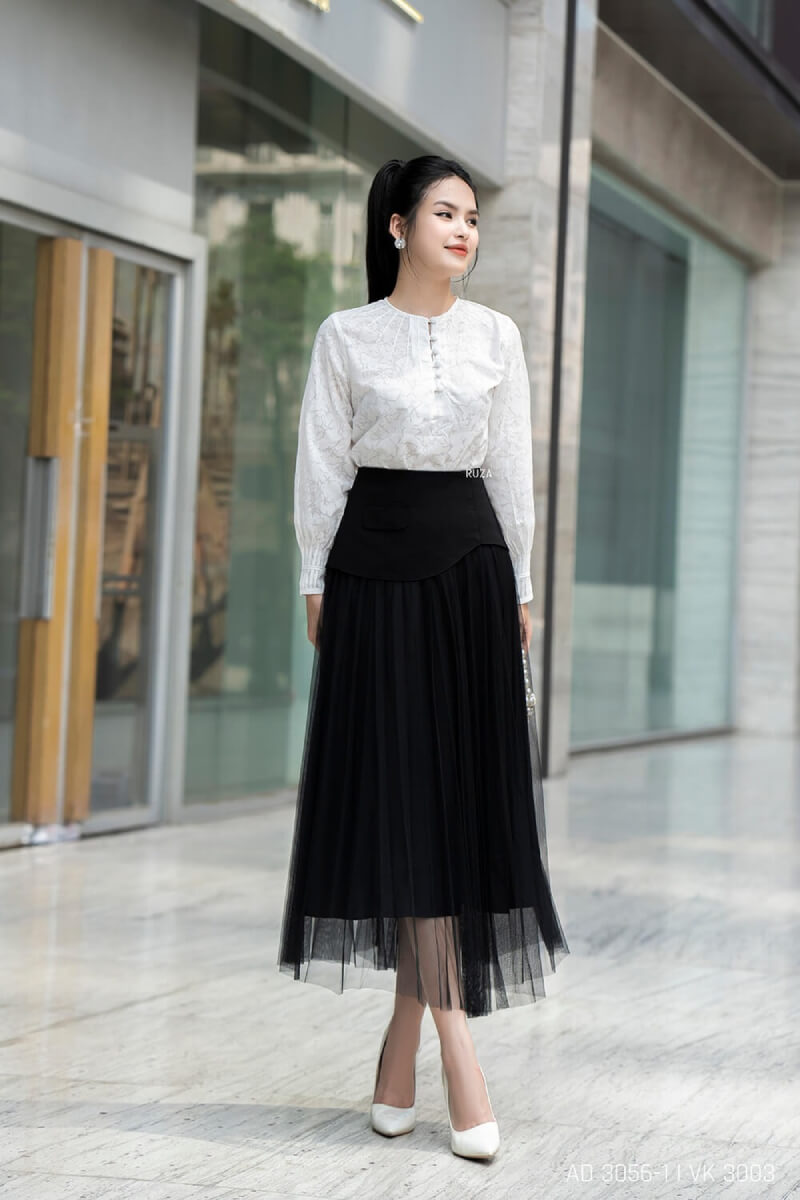 Phối đồ chân váy đen xòe