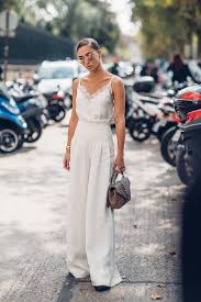 Quần đũi trắng phối đồ đi biển