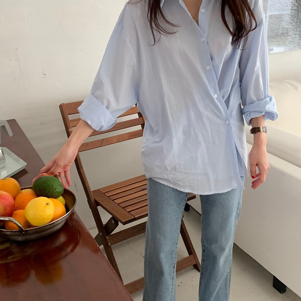 Phối áo sơ mi phá cách cùng quần ống rộng