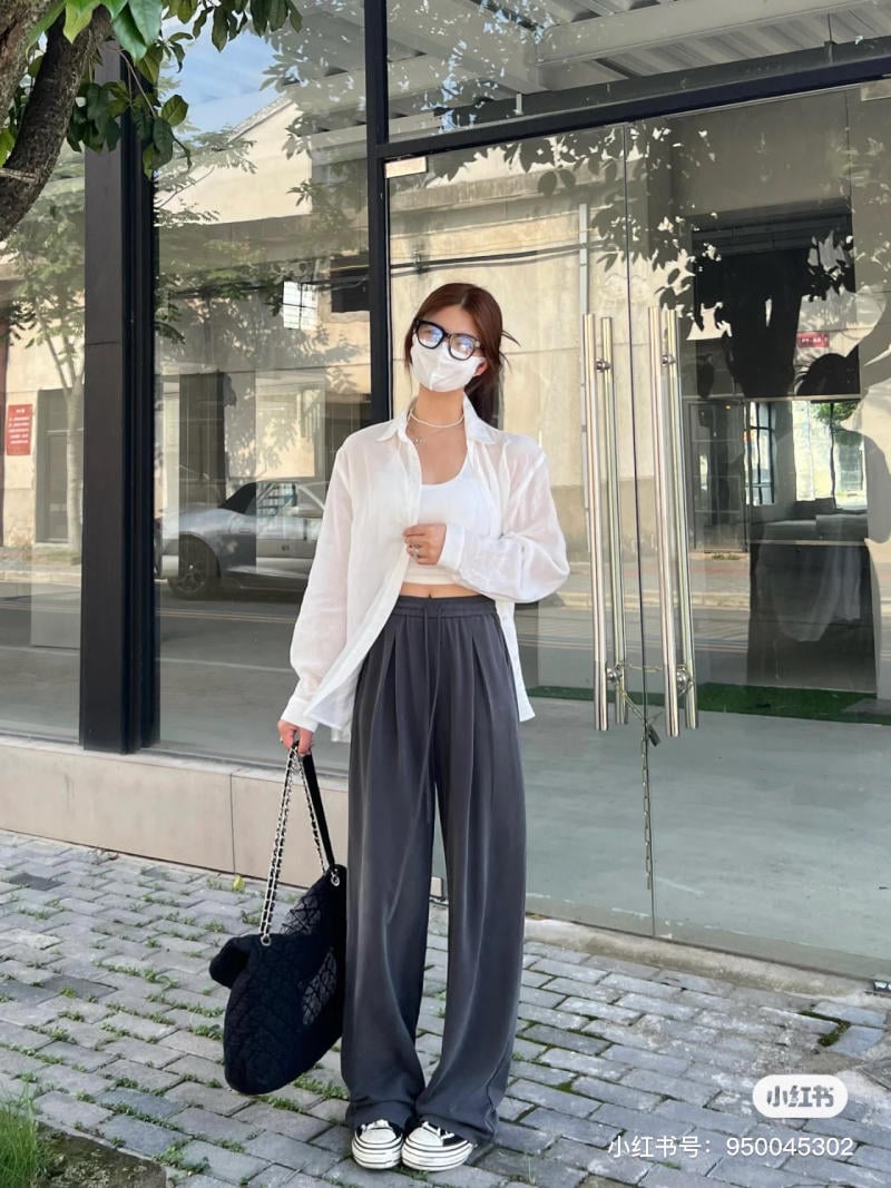Phối đồ đơn sắc với quần xám