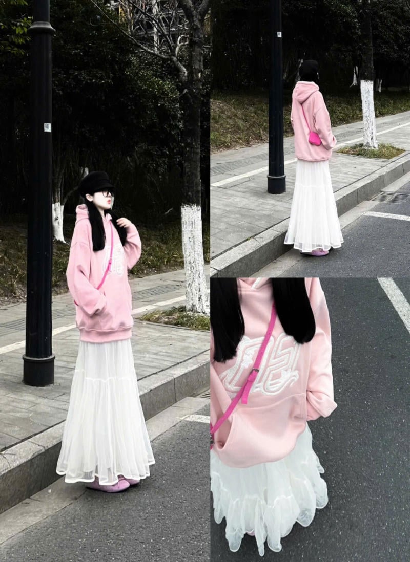 Áo hoodie phối chân váy dài đơn giản