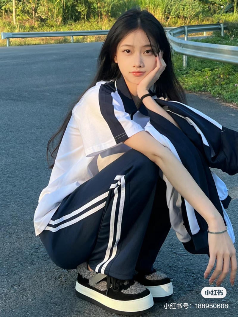 Outfit váy yếm đi học cho sinh viên