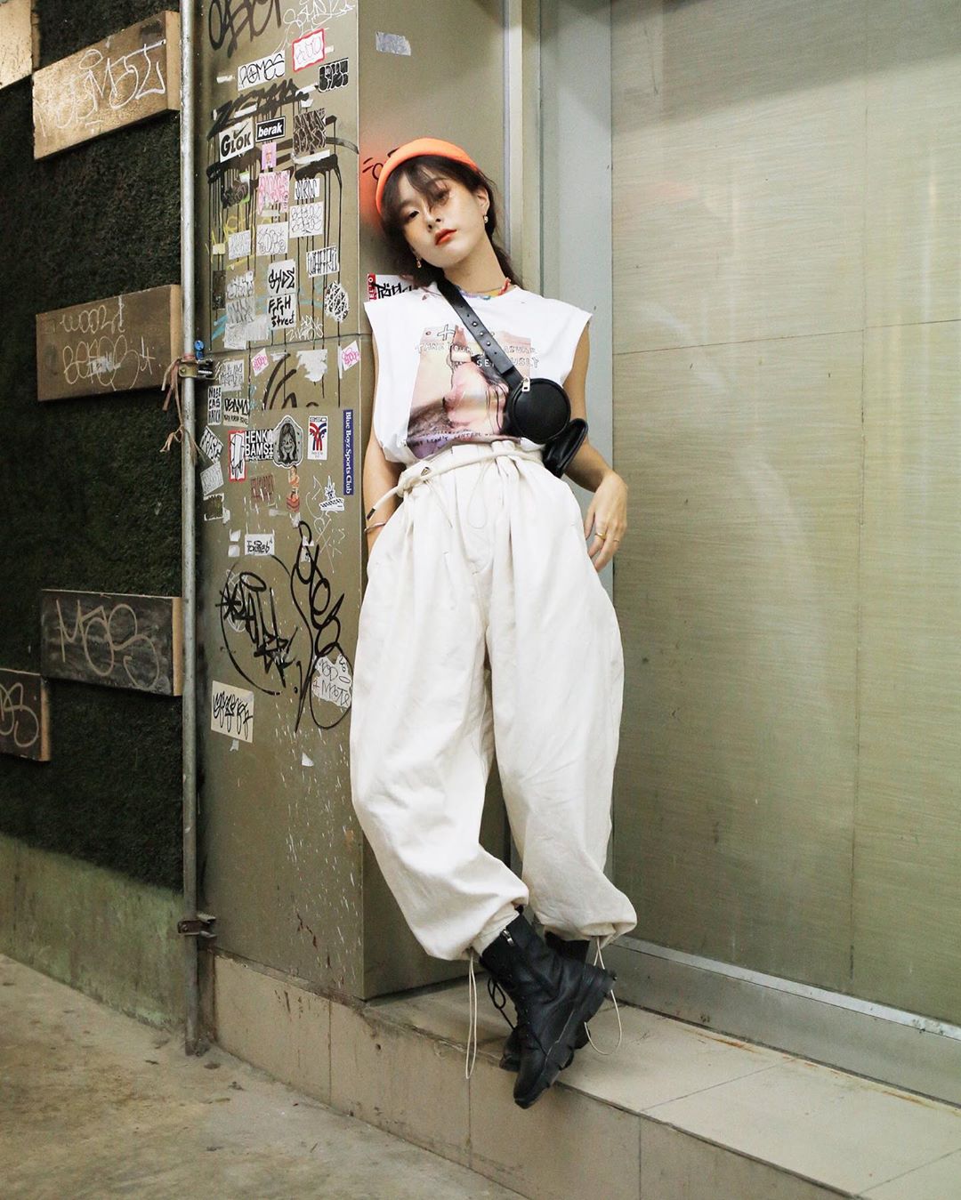 Phối đồ hiphop nữ với mũ beanie