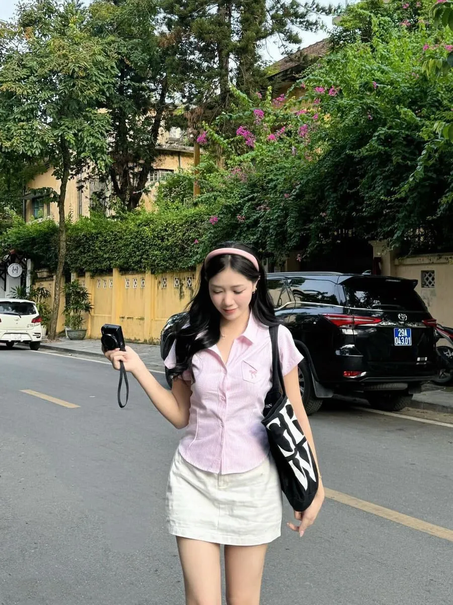 Phối áo sơ mi tay ngắn nữ đi chơi