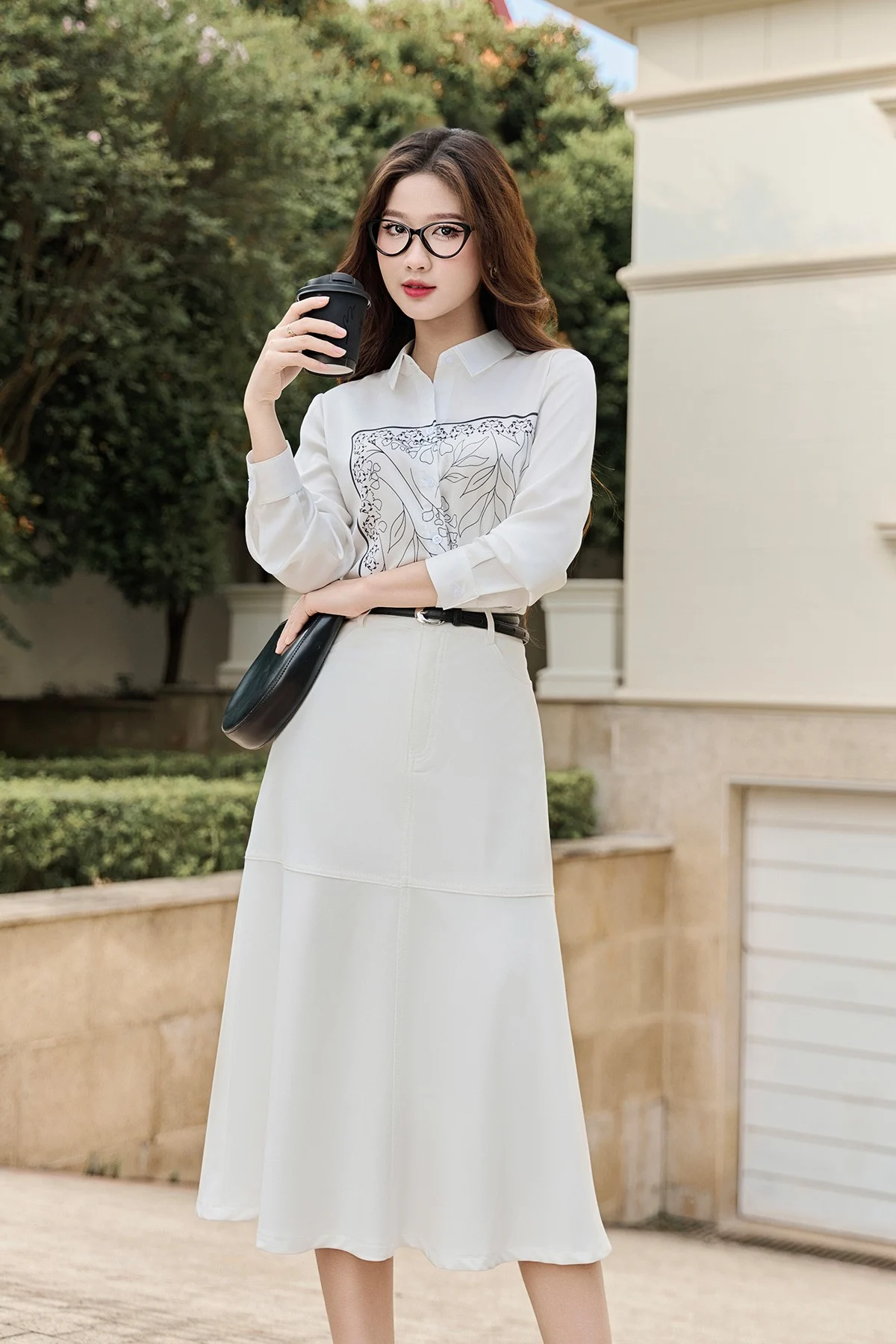 Phối đồ với chân váy trắng dài mùa đông monochrome