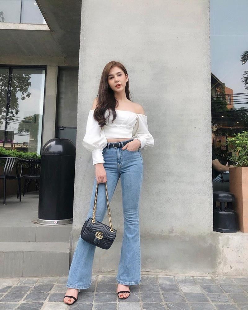 quần jean ống loe đi giày gì