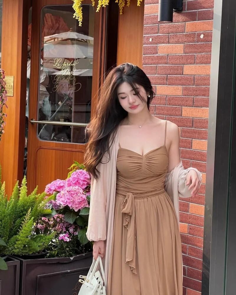 Bí Quyết Chọn Váy Maxi Đi Biển Cho Người Béo Tự Tin Tỏa Sáng 3 Kiểu váy maxi đi biển cho người béo