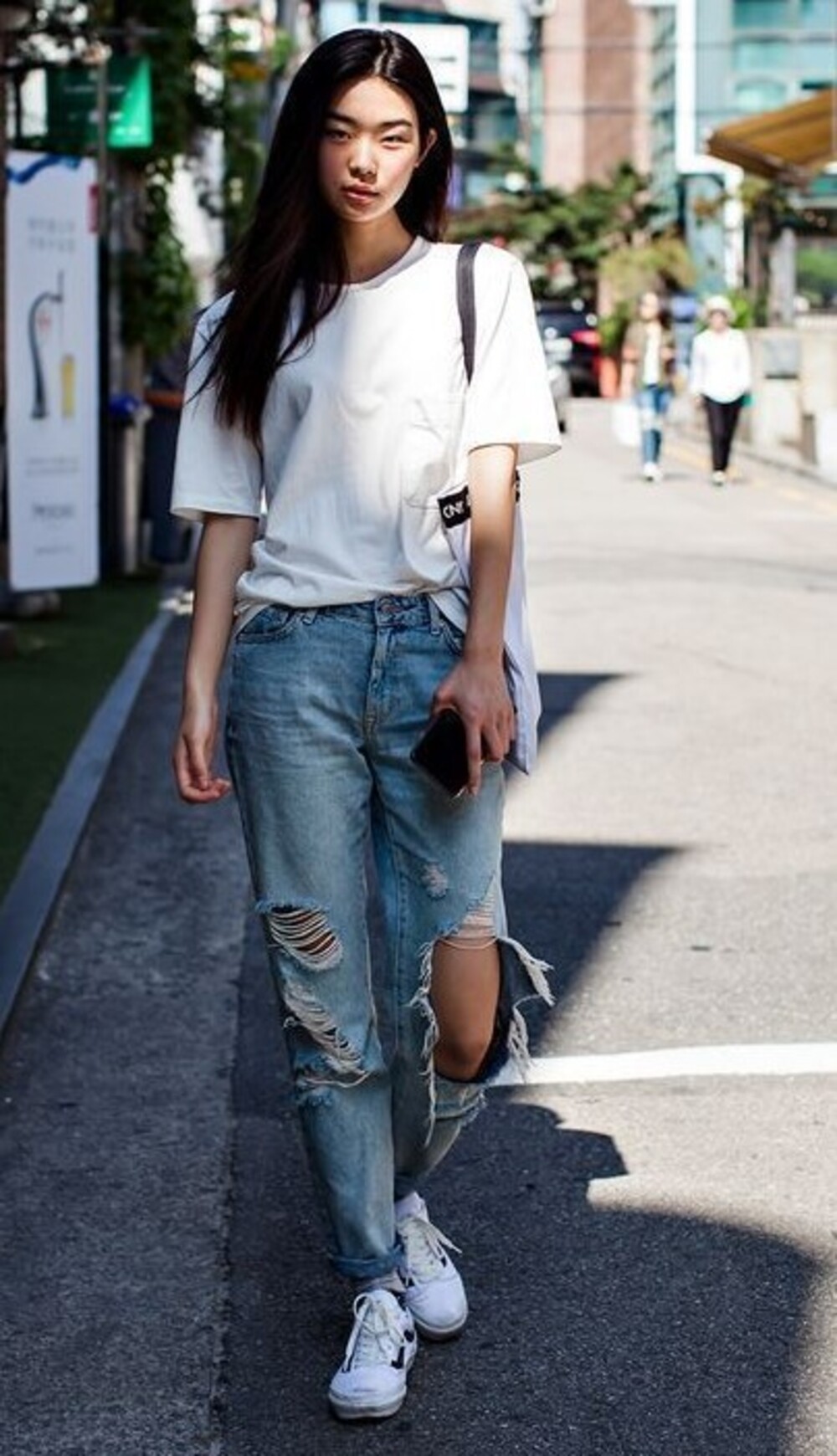 15+ Cách Phối Giày Với Quần Jean Nữ Sành Điệu 5 Quần jean đi với sandal cao gót